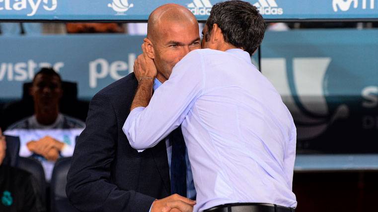 Ernesto Valverde, saludando a Zidane antes del Clásico