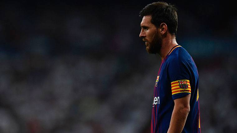 Leo Messi tras una acción durante el Clásico de la Supercopa