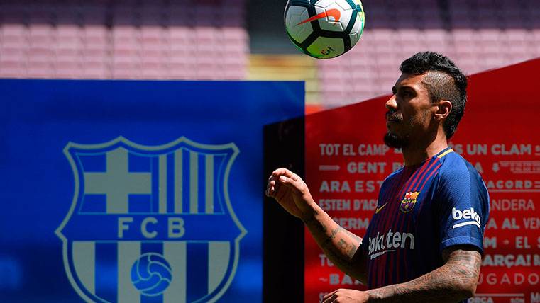 Paulinho During his presentation with the FC Barcelona
