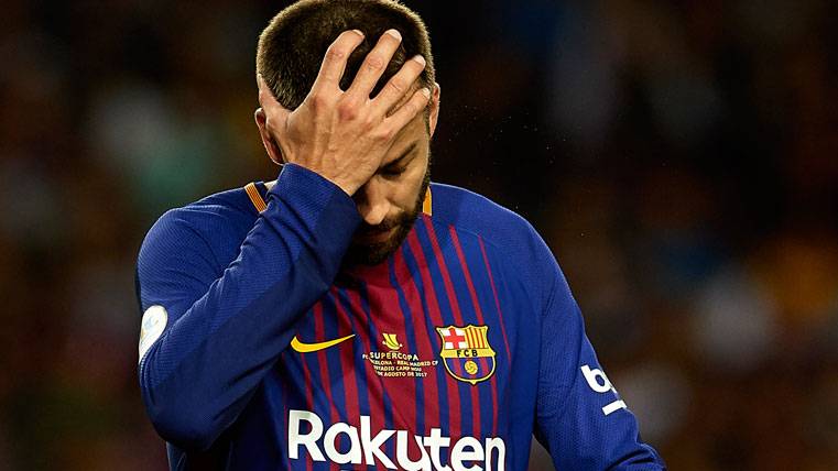Gerard Piqué, lamentándose durante el Clásico contra el Real Madrid