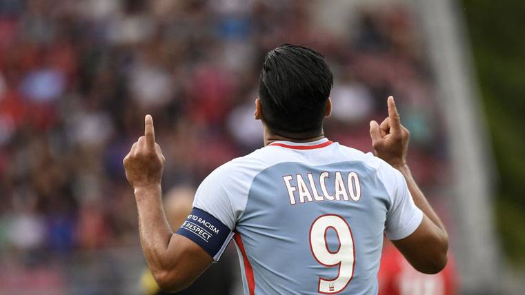 Radamel Falcao, celebrando un gol con el Mónaco