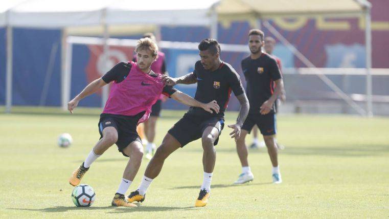 Paulinho In an action with Samper