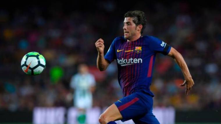 Sergi Roberto in an action in front of the Betis