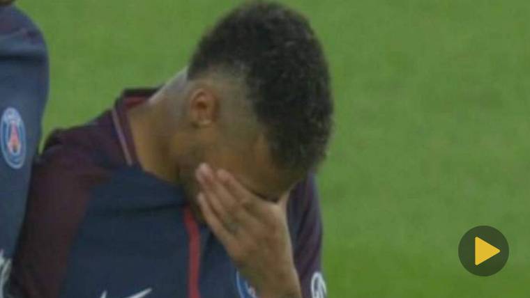Neymar llorando por las víctimas de Barcelona