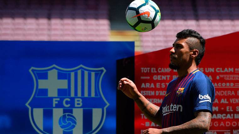 Paulinho, during his official presentation with the Barça