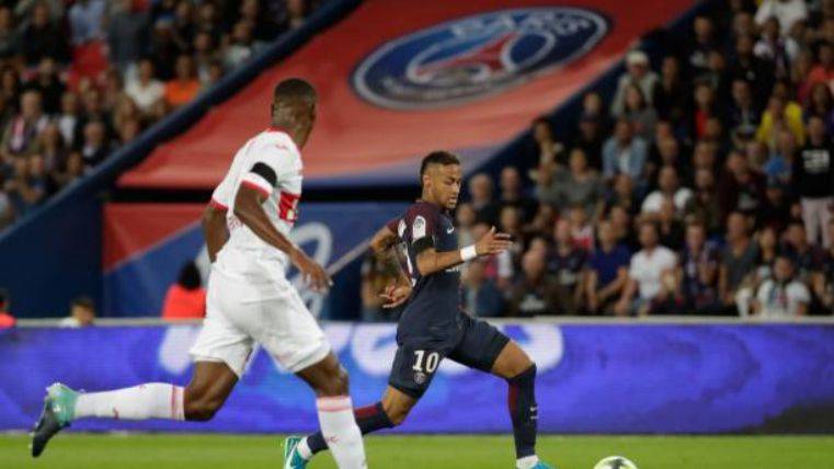 Neymar In an action with the PSG