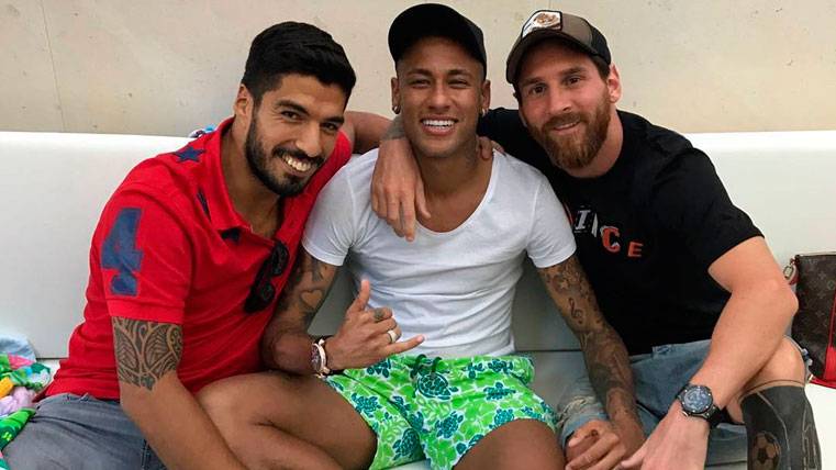 Leo Messi, Neymar and Luis Suárez in an image in the social networks