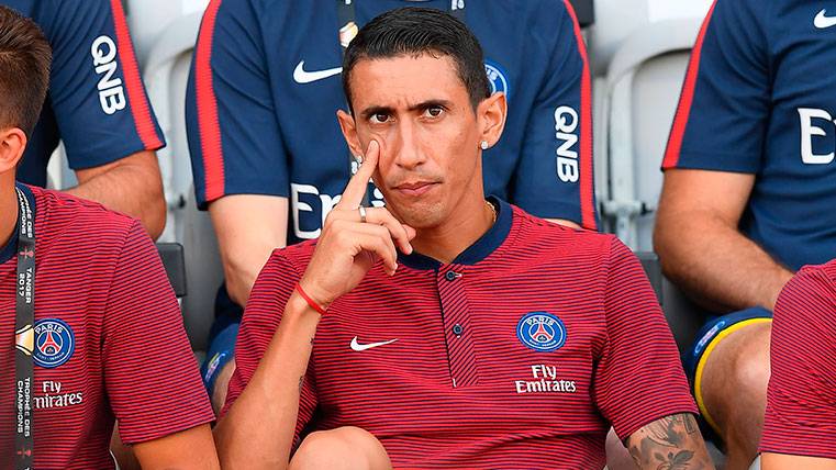 Ángel María Villar in the bench during a party of the PSG