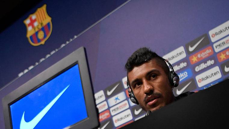 Paulinho durante la rueda de prensa de su presentación en el Barça