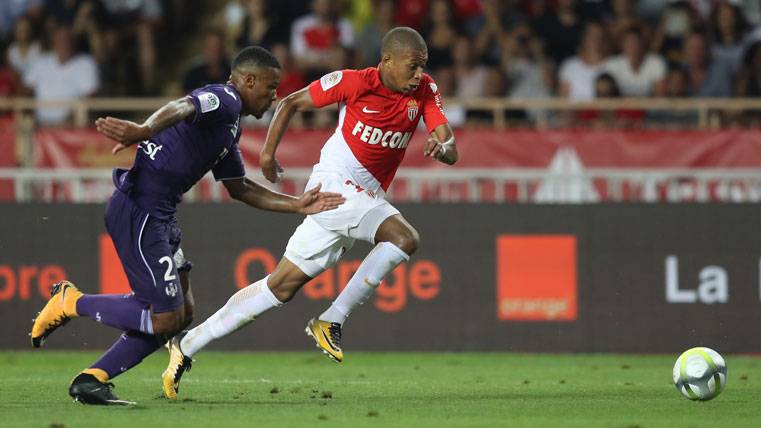 Kylian Mbappé, a la carrera en un partido con el Mónaco