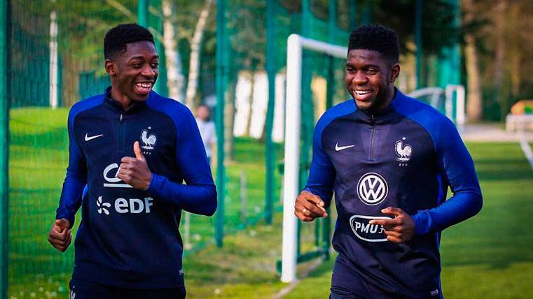 Ousmane Dembélé y Samuel Umtiti en un entrenamiento con Francia