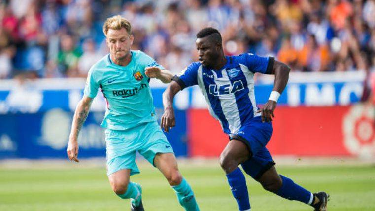 Rakitic During an action in front of the Alavés