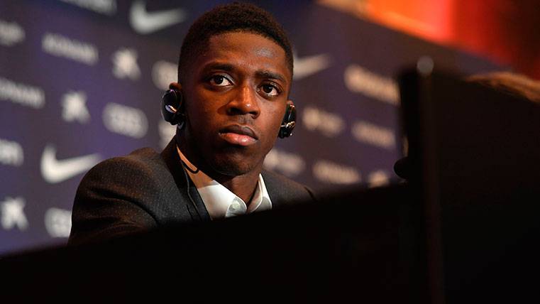 Ousmane Dembélé en su rueda de prensa de presentación