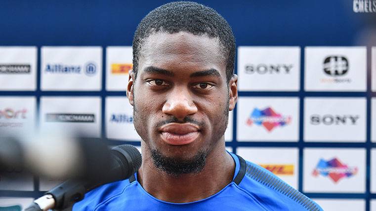 Geoffrey Kondogbia in a press conference with the Inter of Milan
