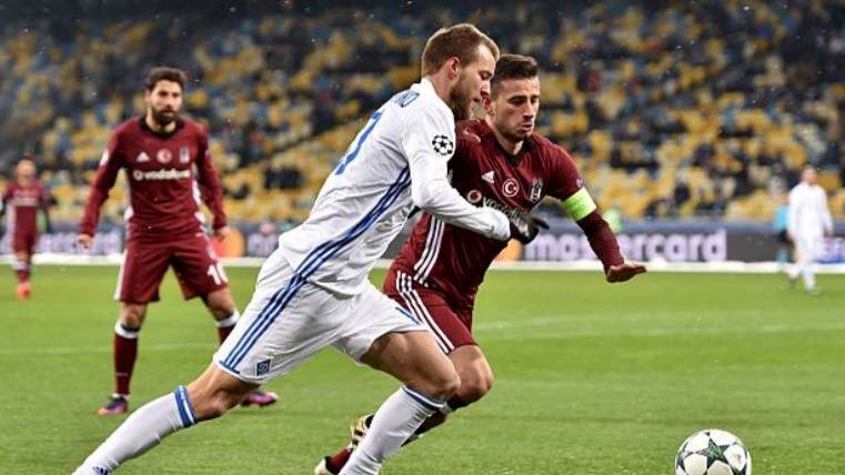 Yarmolenko en una acción en la Europa League