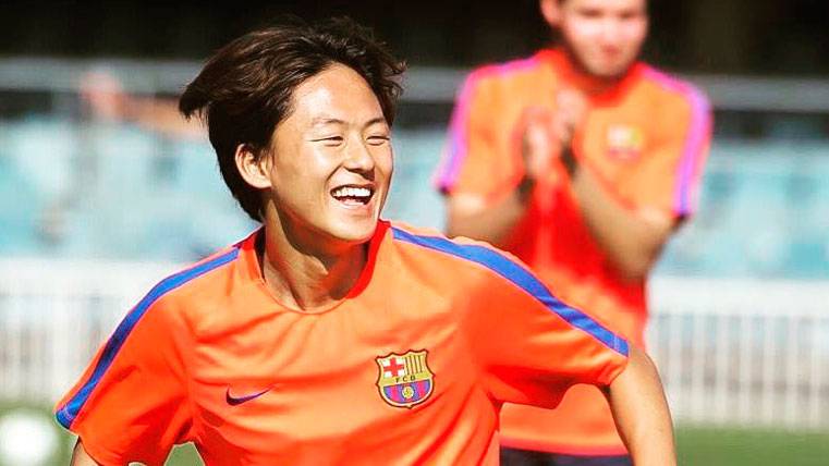 Seung-woo Lee en un entrenamiento con el FC Barcelona