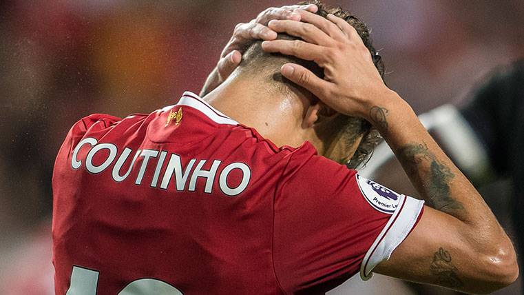 Philippe Coutinho se lamenta tras una acción con el Liverpool