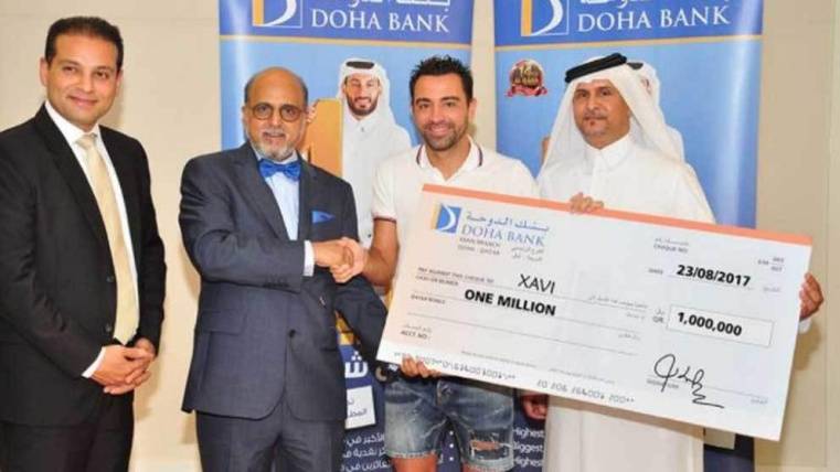 Xavi Hernandez with his cheque