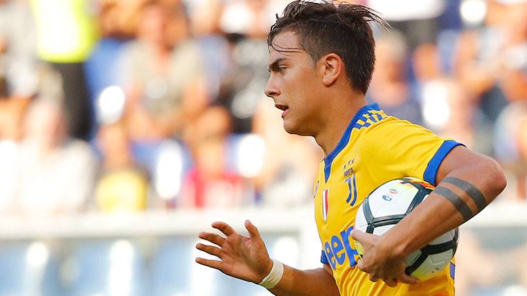 Paulo Dybala celebrates a goal with the Juventus in the Series To