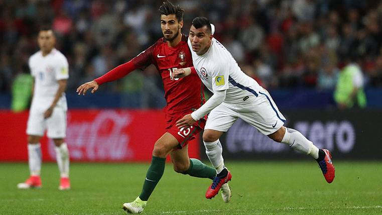André Gomes en un enfrentamiento contra la selección de Chile