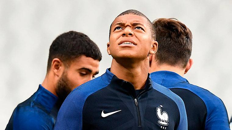 Kylian Mbappé In a training with the French selection