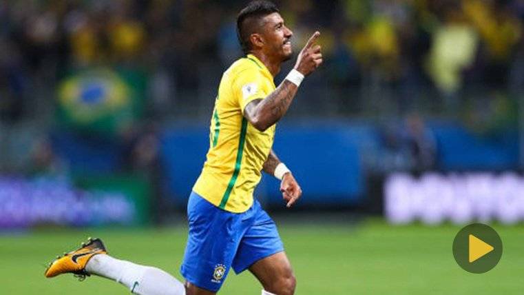 Paulinho With the selection of Brazil in front of Ecuador