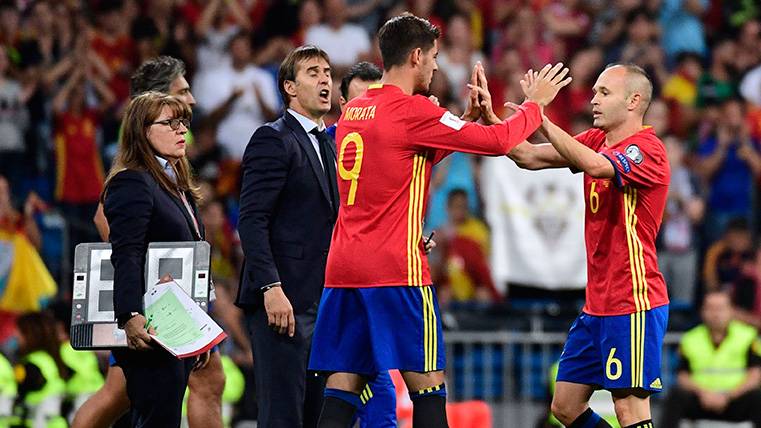 Andrés Iniesta es sustituido por Morata con la selección española