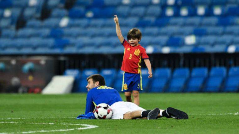 Milan, son of Gerard Hammered, jumped to the lawn of the Bernabeu