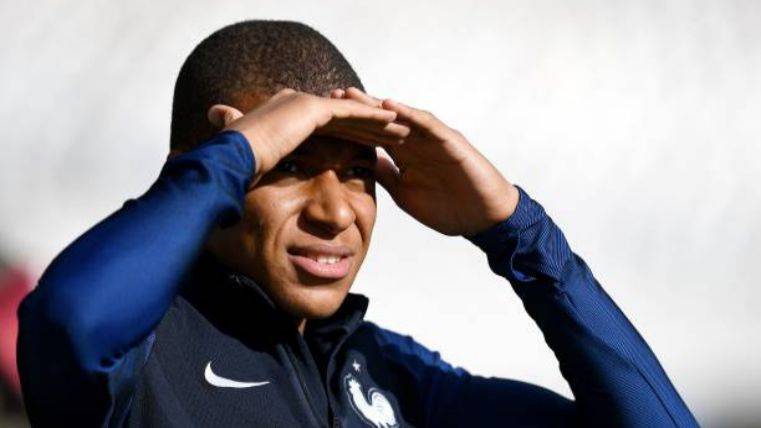Mbappé In a training with the selection