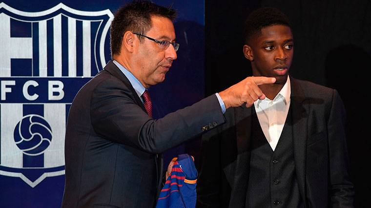 Bartomeu, presenting to Dembélé in an image of archive