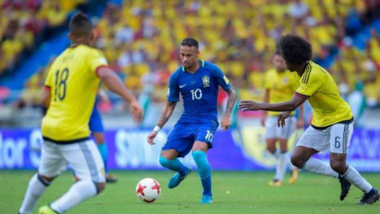 Neymar In an action in front of Colombia