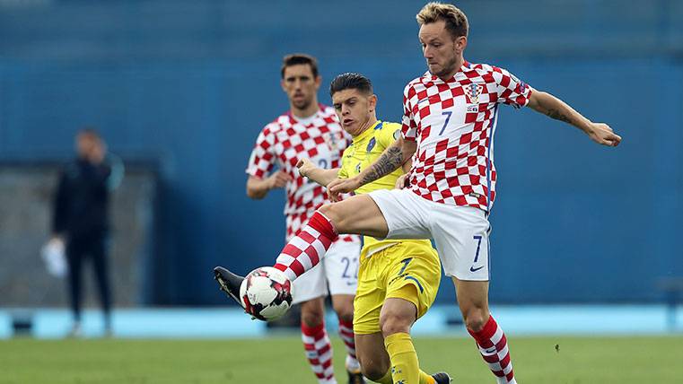 Ivan Rakitic durante un partido con la selección de Croacia