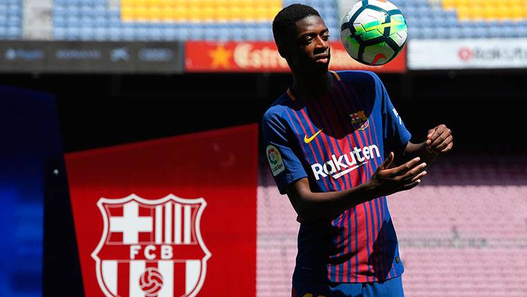 Ousmane Dembélé, presented in the Camp Nou with the FC Barcelona