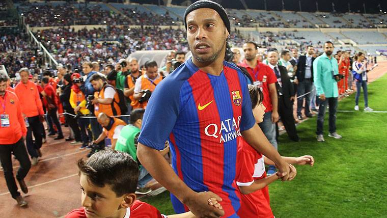 Ronaldinho, durante un partido amistoso con el Barça Legends