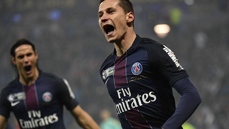 Julian Draxler, celebrating a marked goal with Paris Saint-Germain