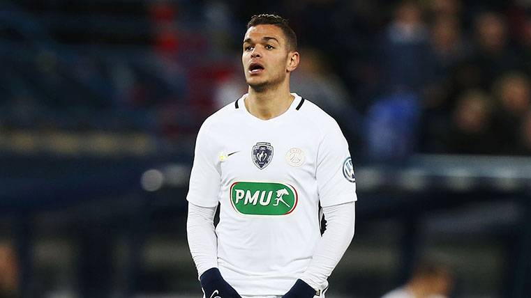 Hatem Ben Arfa in a party of Glass with the PSG