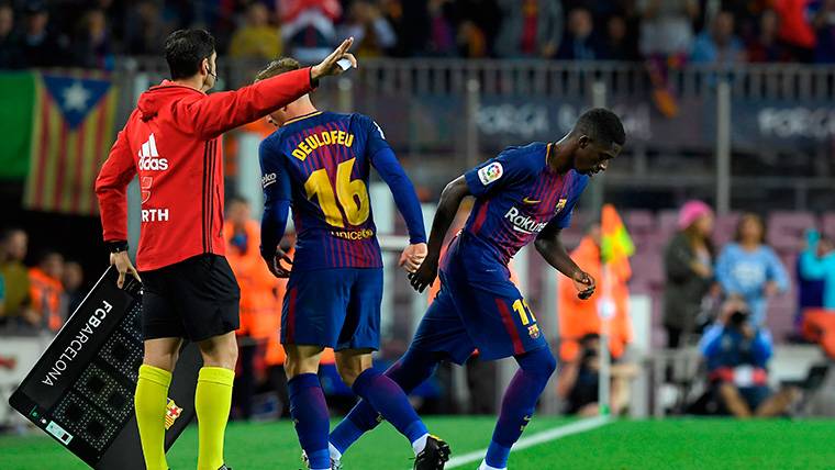Ousmane Dembélé, debutando en el Camp Nou contra el Espanyol