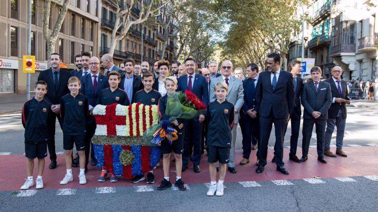 The floral offering of the Barça in the Diada