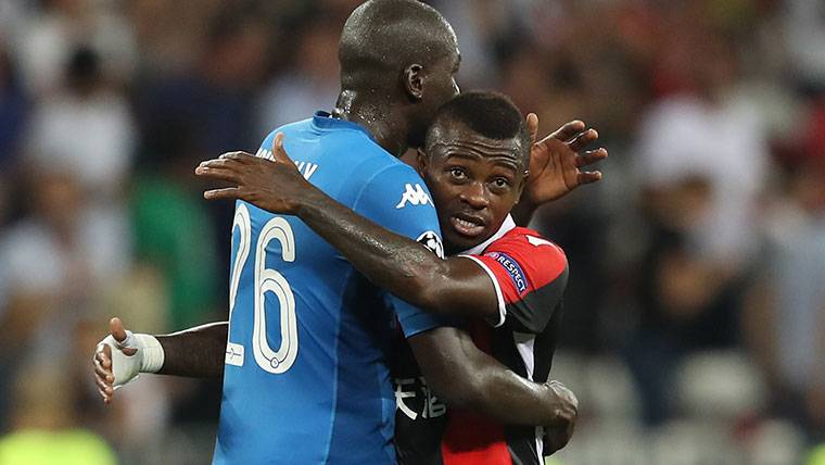 Jean-Mickael Seri, greeting with a player of the Monaco