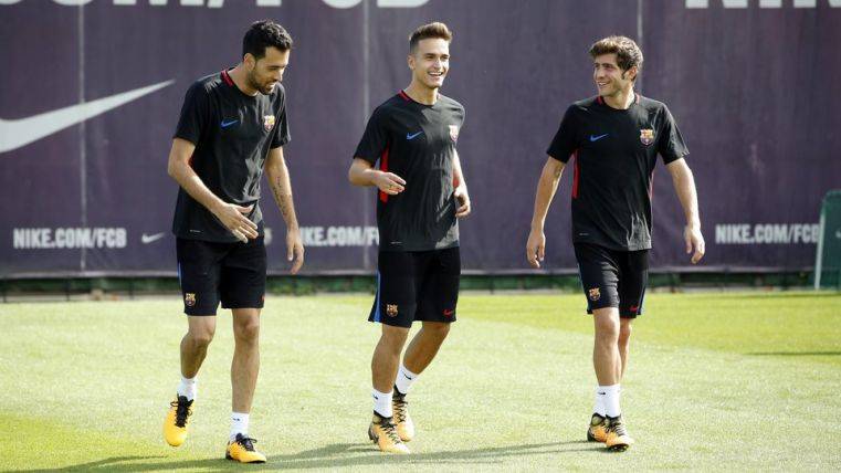 Suárez, Roberto y Busquets en un entrenamiento