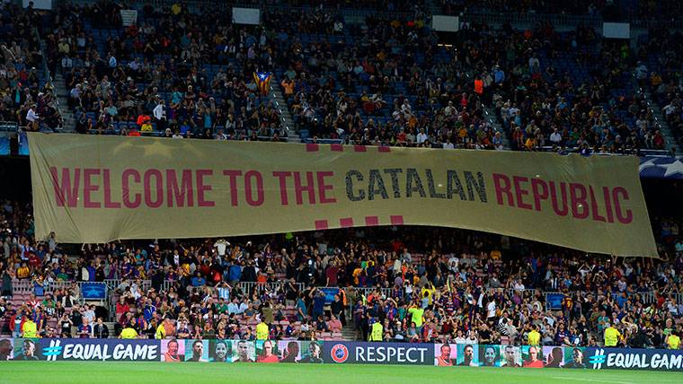 Uno de los mensajes mostrados en el Camp Nou durante el Barça-Juventus
