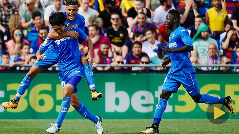 Gaku Shibasaki celebra un gol del Getafe al FC Barcelona