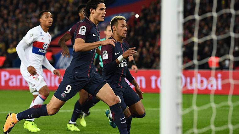 Neymar And Cavani, ready to celebrate a marked goal with the PSG