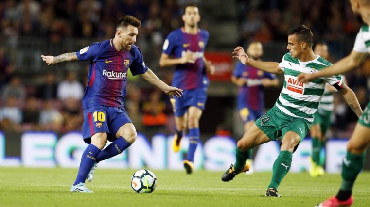 Messi in the Camp Nou in front of the Eibar