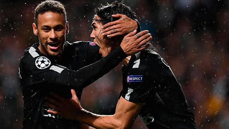 Neymar And Edinson Cavani celebrate a goal of Paris Saint Germain