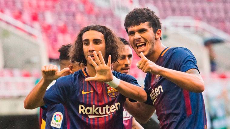 Marc Cucurella and Carles Aleñá celebrate a goal of the Barça B