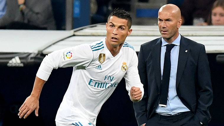 Cristiano Ronaldo and Zidane, in an action of the Real Madrid-Real Betis