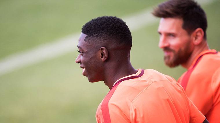 Ousmane Dembélé, going out to train in an image of archive