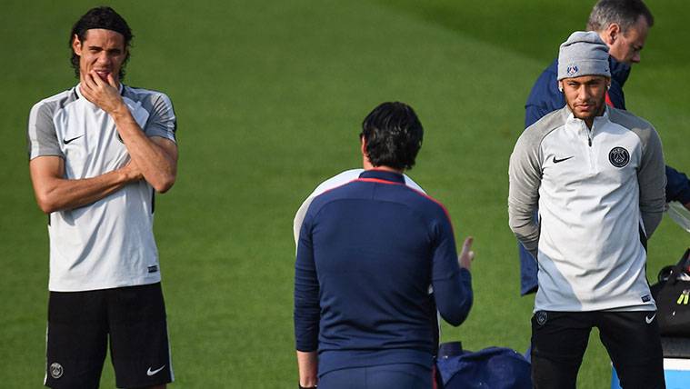 Cavani y Neymar, junto a Unai Emery en un entrenamiento del PSG