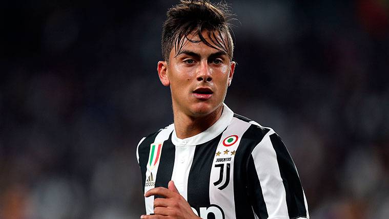 Paulo Dybala in a party with the Juventus